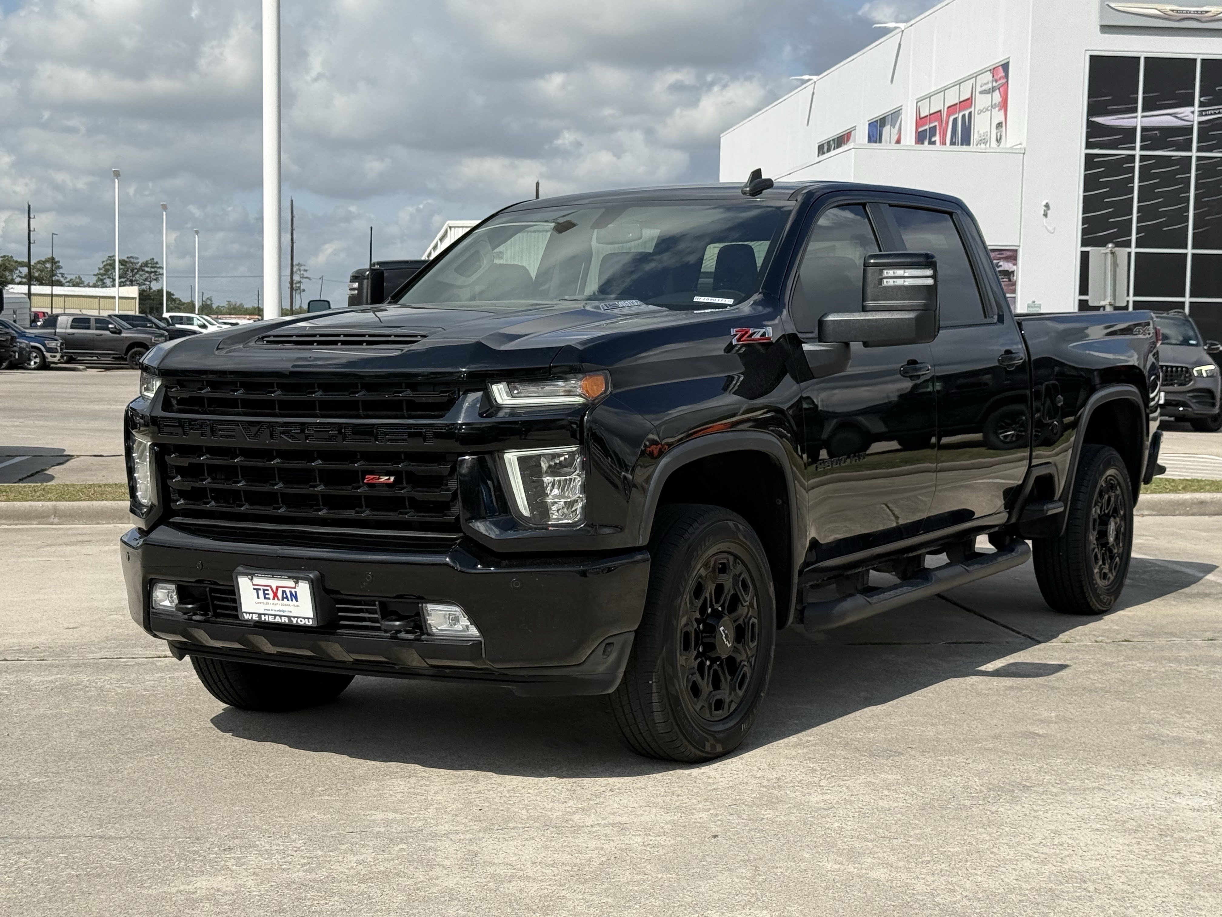 Used 2022 Chevrolet Silverado 2500 LT w/ Midnight Edition AWD/4WD image 9