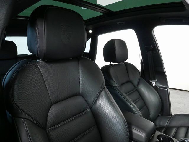 Certified 2023 Porsche Macan AWD image 23