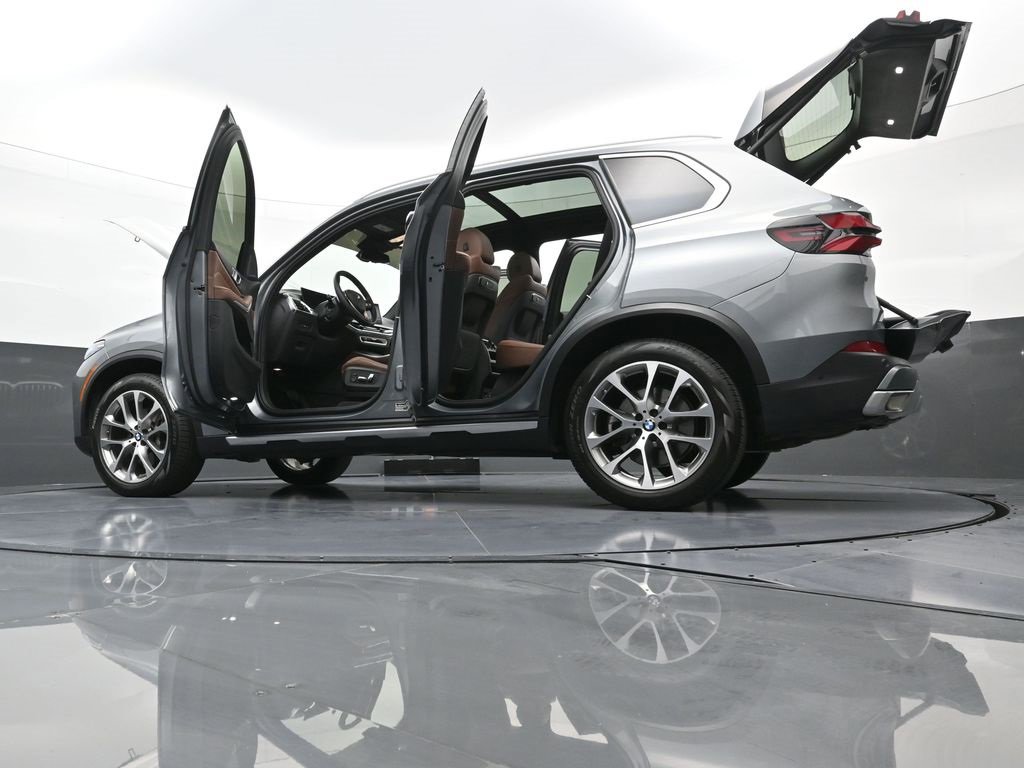 Used 2024 BMW X5 xDrive40i w/ Premium Package image 42