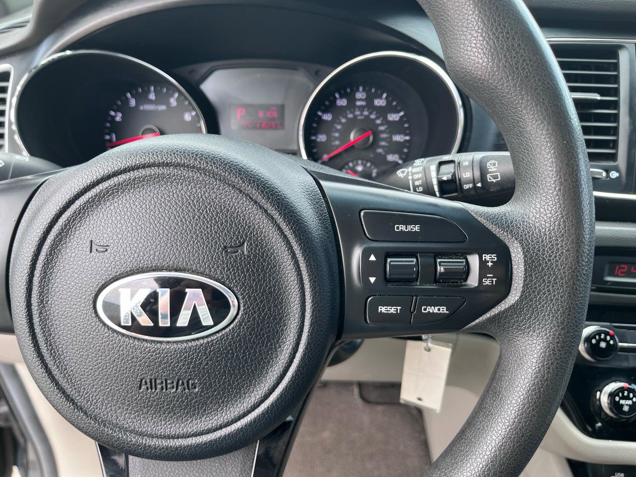 Used 2016 Kia Sedona LX w/ Option Group 020 FWD image 28
