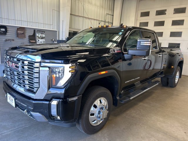 Used 2024 GMC Sierra 3500 Denali w/ Denali Reserve Package image 2