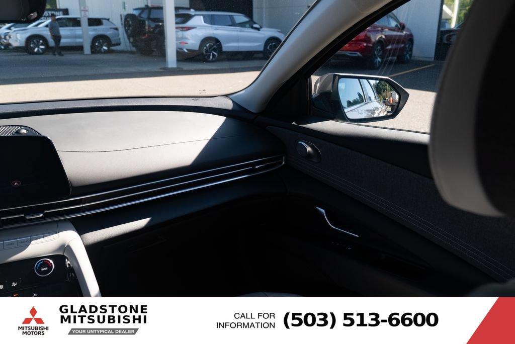 Used 2025 Hyundai Elantra Limited FWD image 9