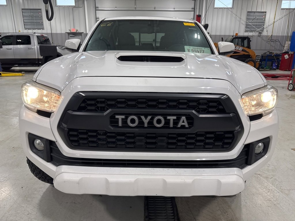 Used 2016 Toyota Tacoma TRD Sport w/ Premium & Technology Package image 15