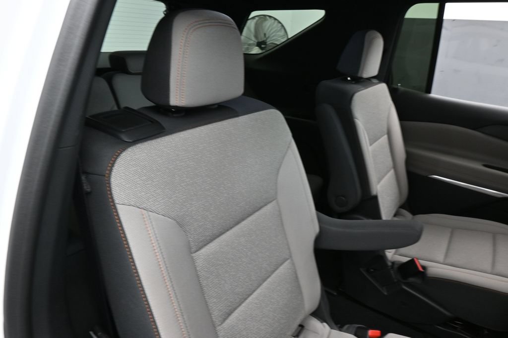Used 2025 Chevrolet Traverse LT FWD image 38