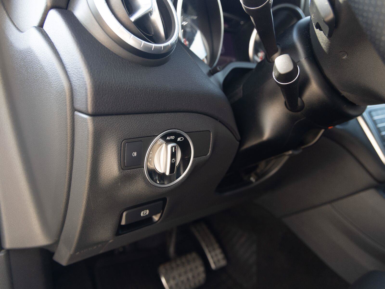 Used 2018 Mercedes-Benz CLA 250 4MATIC image 15