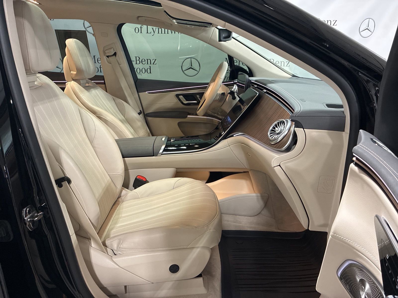 Used 2023 Mercedes-Benz EQS 450+ 4MATIC SUV image 28