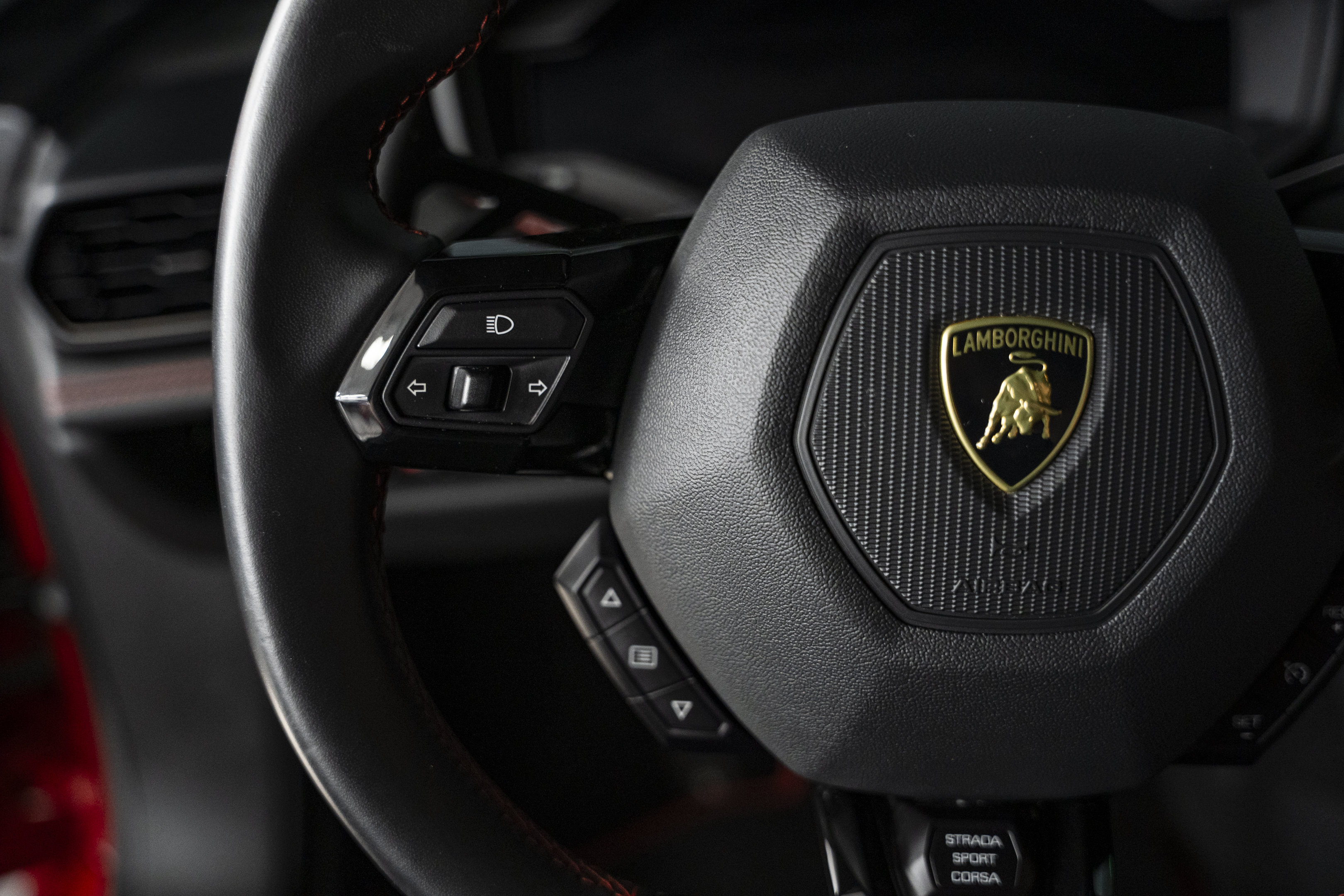 Used 2020 Lamborghini Huracan EVO AWD/4WD image 35