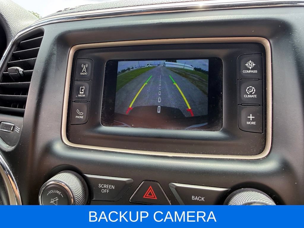 Used 2017 Jeep Grand Cherokee Laredo AWD/4WD image 4