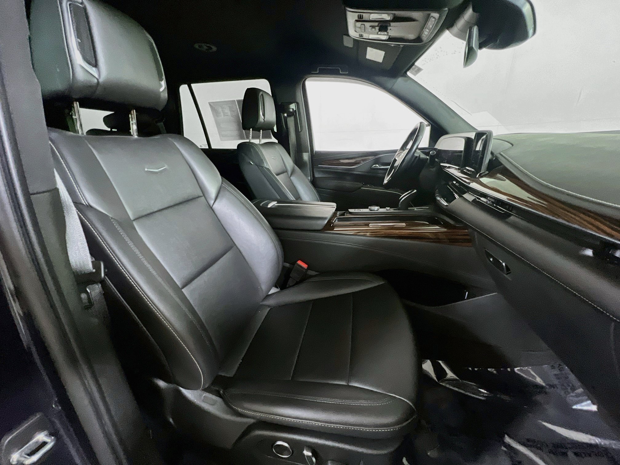 Used 2022 Cadillac Escalade Luxury w/ LPO, Illumination Package AWD/4WD image 30
