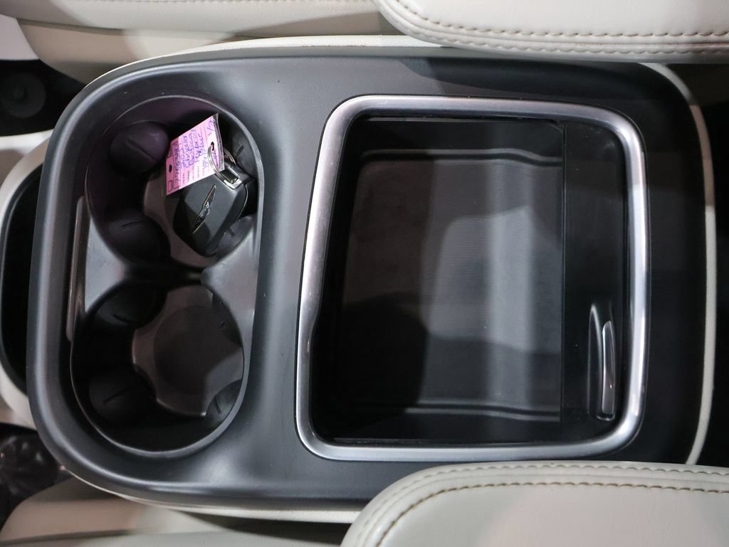 Used 2021 Chrysler Pacifica Touring-L FWD image 37