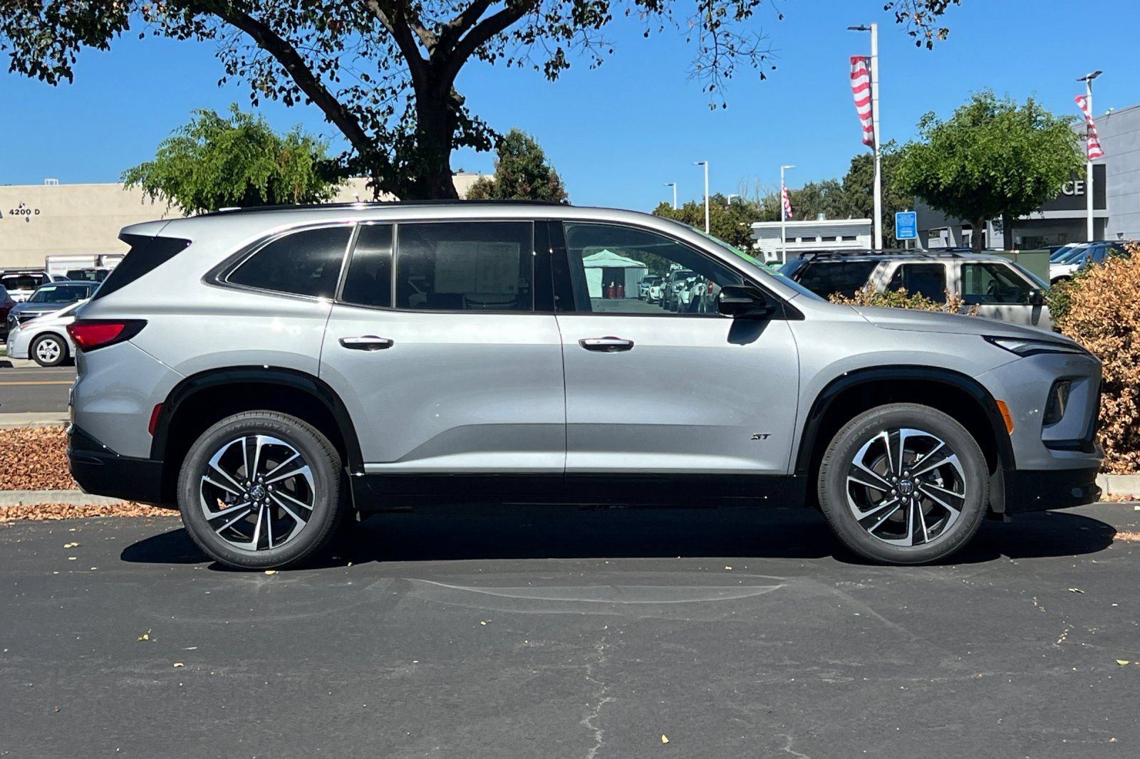 Used 2026 Buick Enclave Sport Touring w/ Power Package FWD image 3