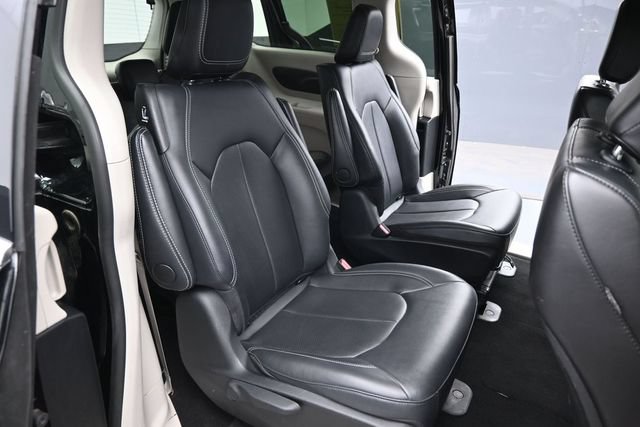 Used 2024 Chrysler Pacifica Limited FWD image 16