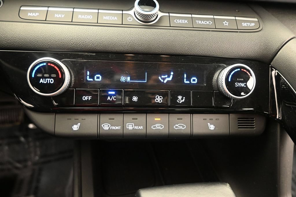 Used 2025 Hyundai Elantra SEL FWD image 29