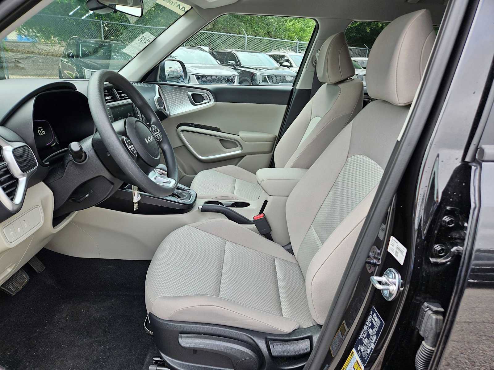 Certified 2025 Kia Soul LX w/ LX Technology Package FWD image 14
