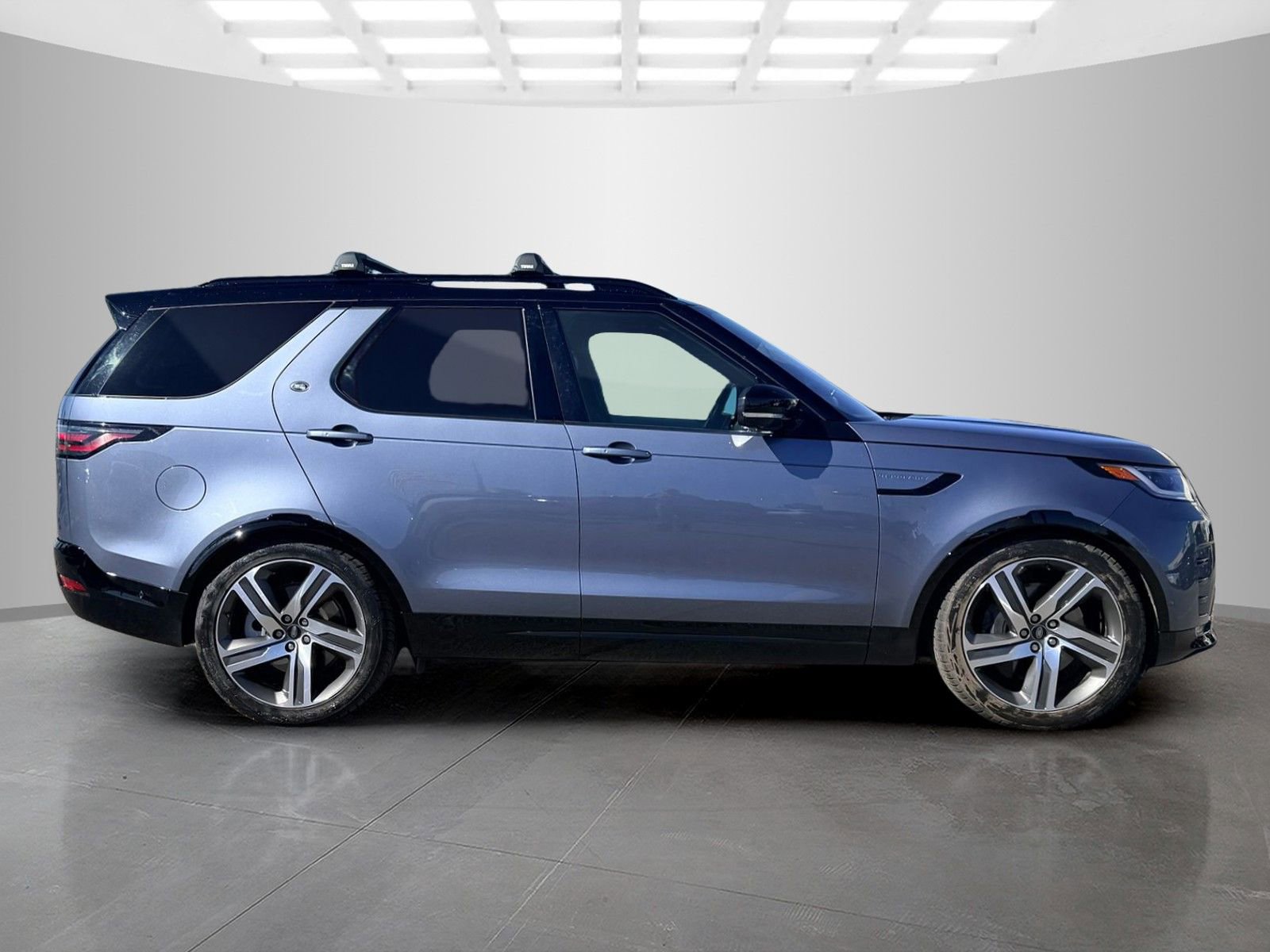 Used 2023 Land Rover Discovery HSE R-Dynamic AWD/4WD image 4