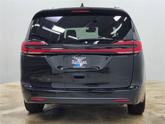 New 2026 Chrysler Pacifica Limited w/ S Appearance Package image 6