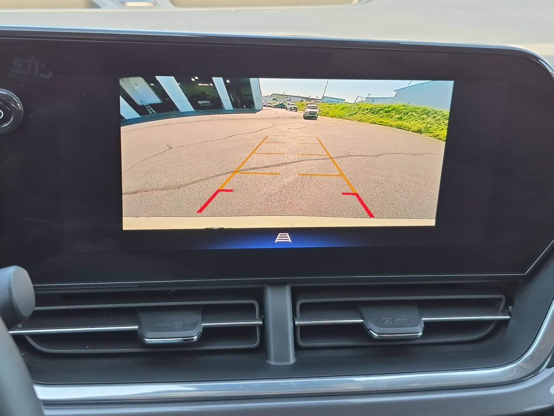 Used 2025 Chevrolet Trax ACTIV w/ Sunroof Package FWD image 14