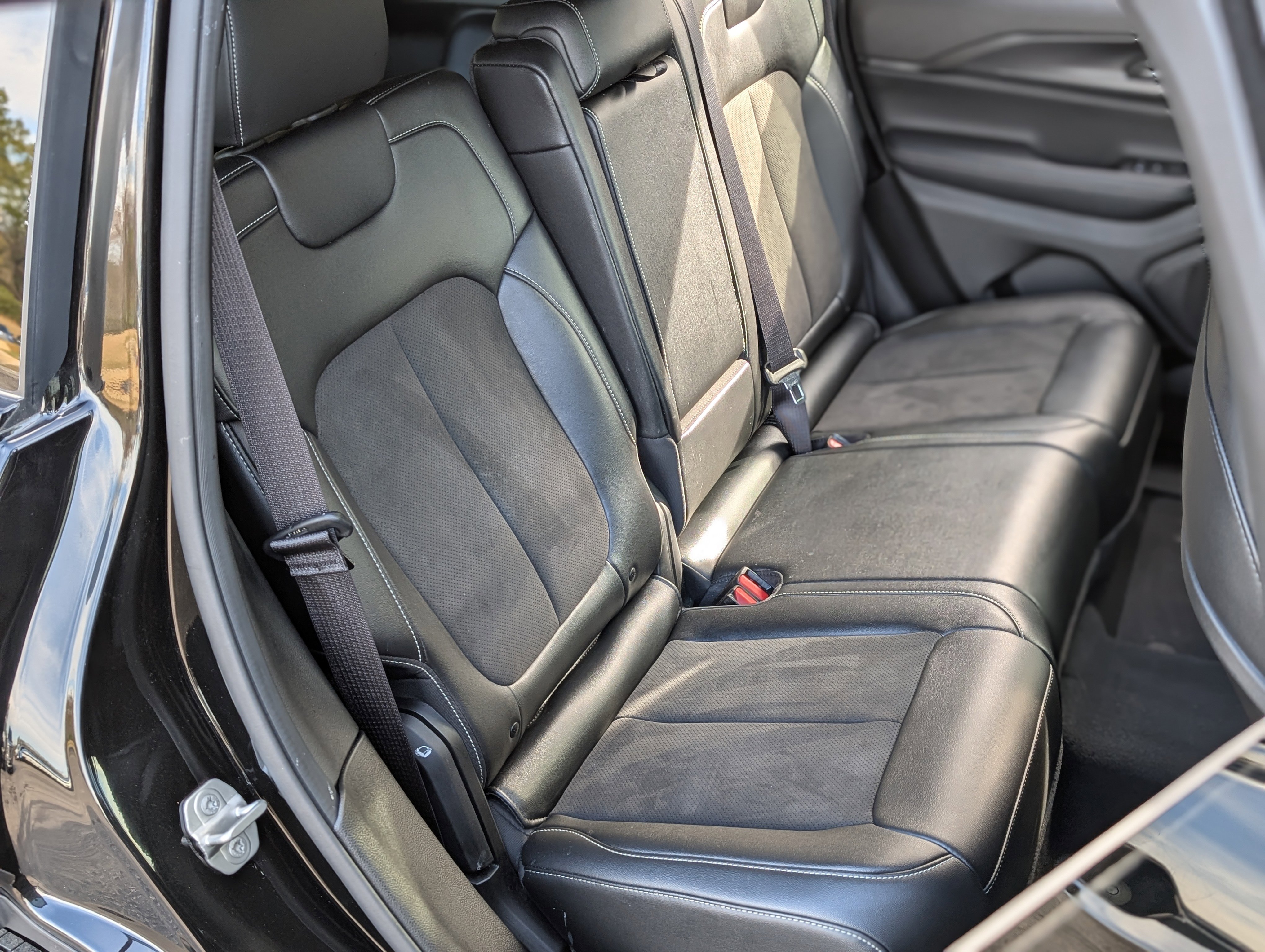 Used 2024 Jeep Grand Cherokee Altitude image 21