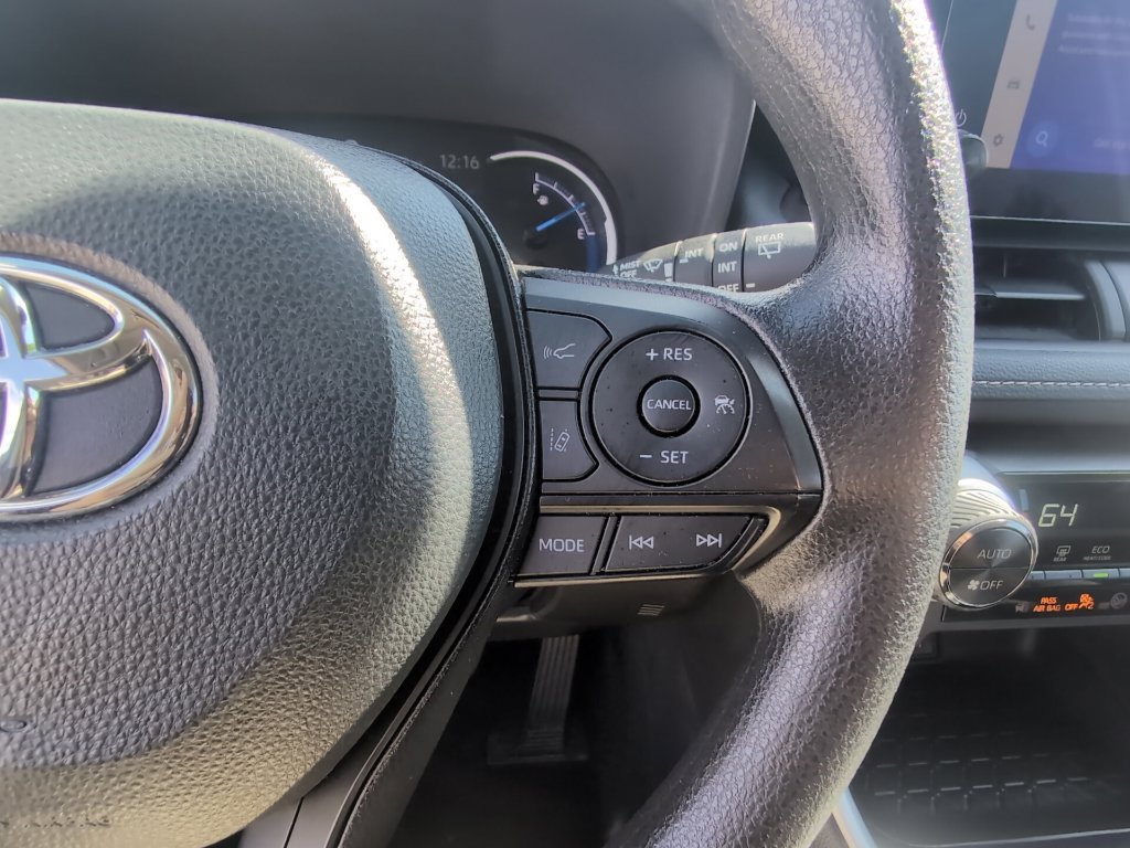 Used 2025 Toyota RAV4 XLE AWD/4WD image 16
