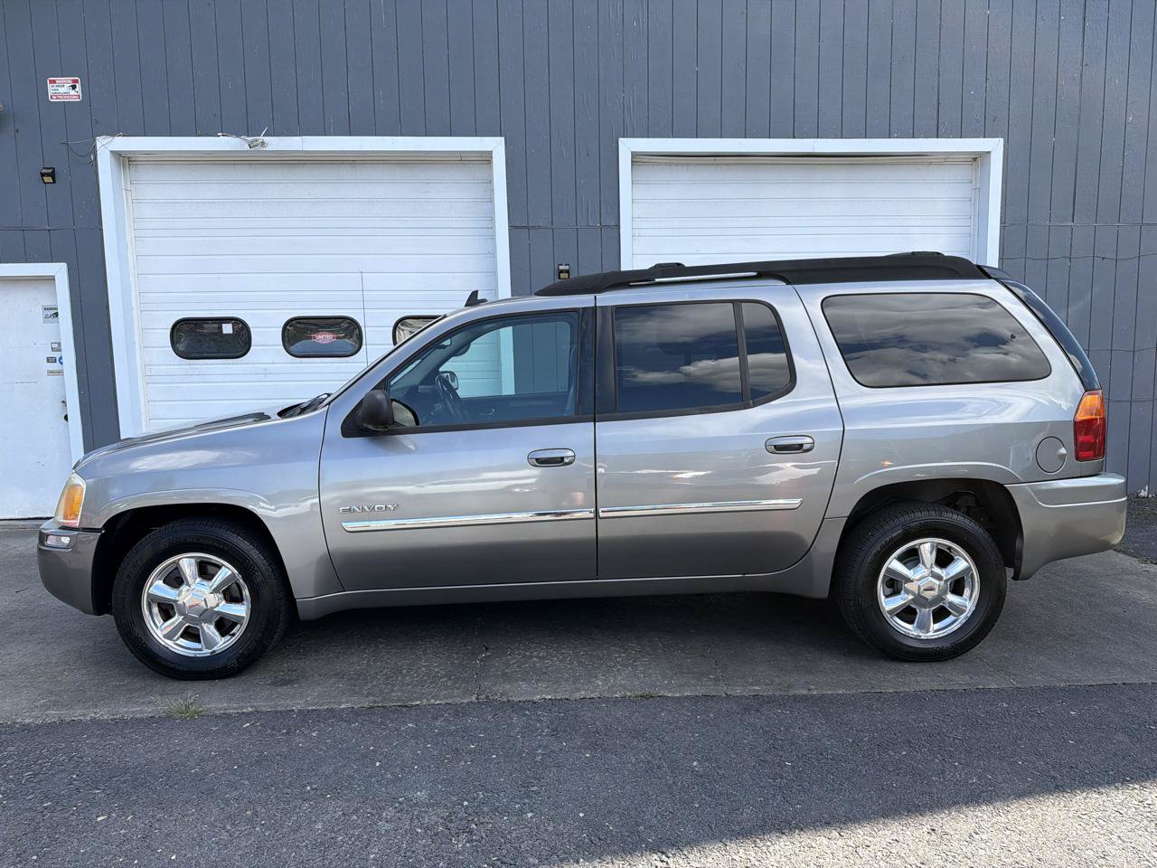 Used 2006 GMC Envoy XL SLT AWD/4WD image 7