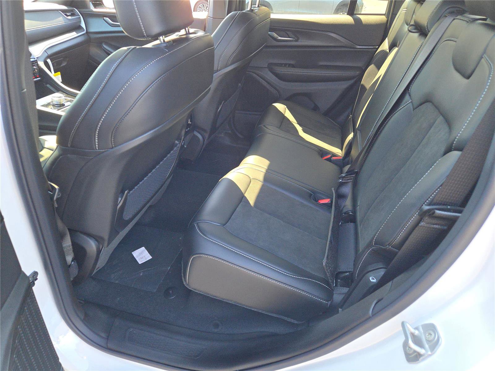 New 2025 Jeep Grand Cherokee Altitude image 20