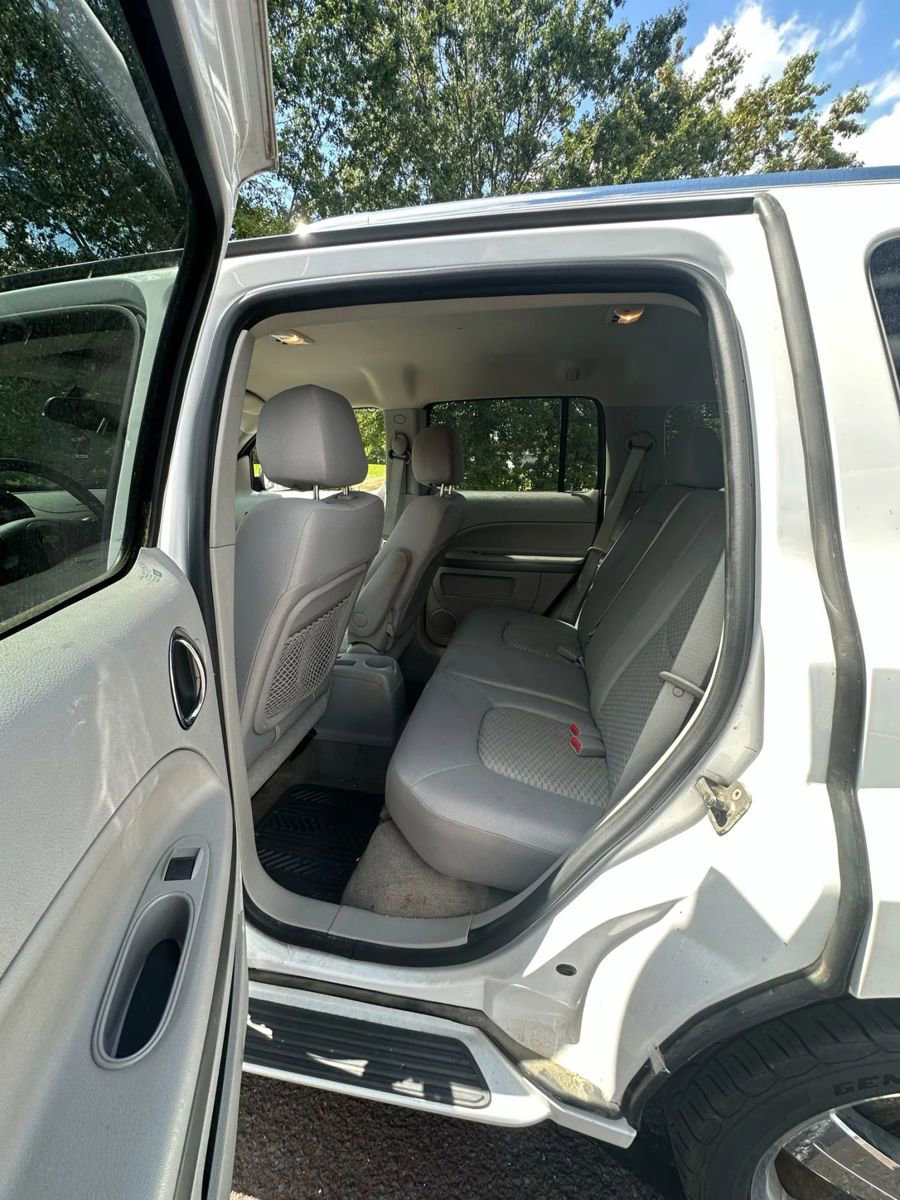 Used 2010 Chevrolet HHR LT w/ LT Preferred Equipment Group image 15