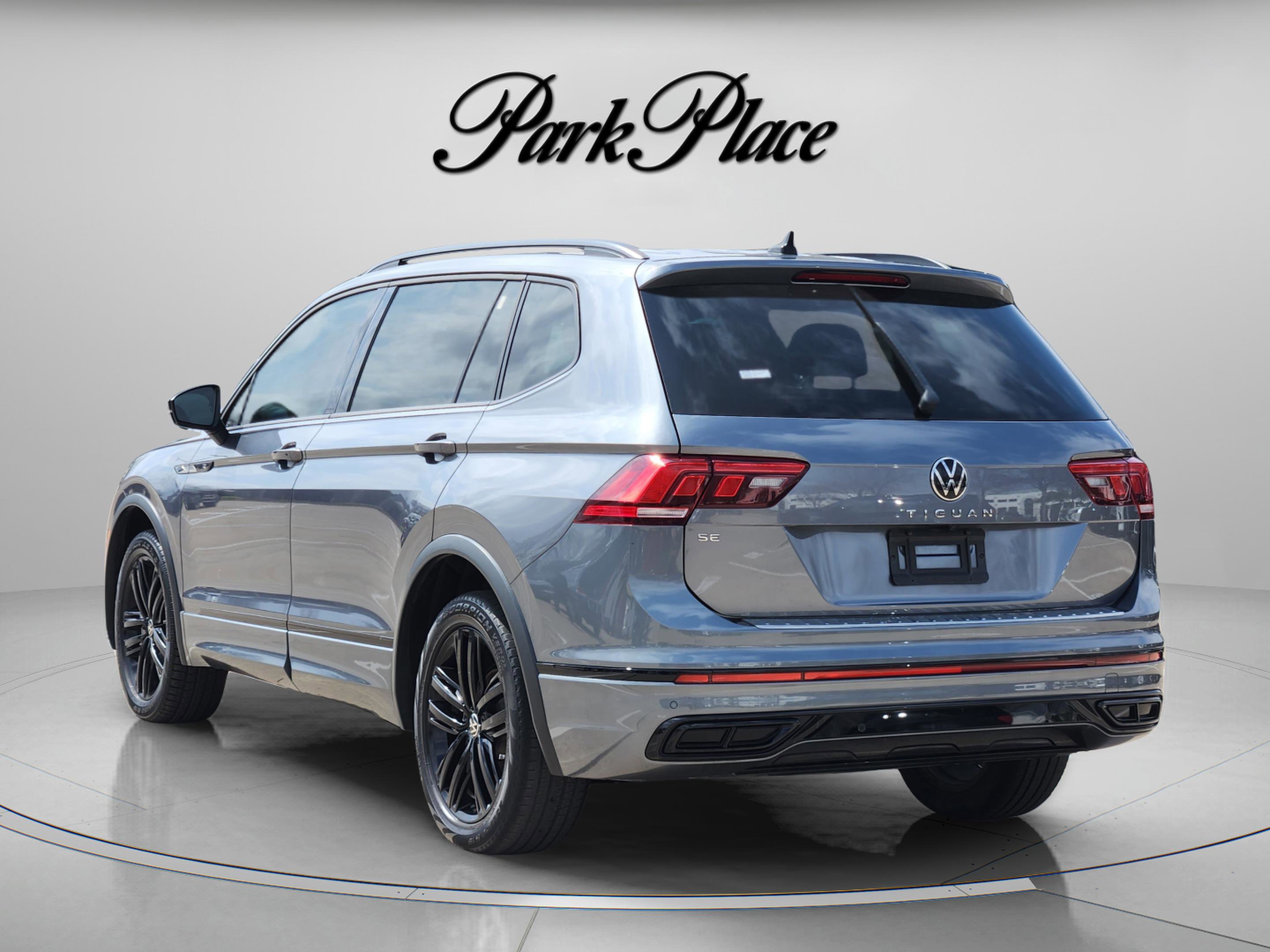 Used 2022 Volkswagen Tiguan SE R-Line image 3