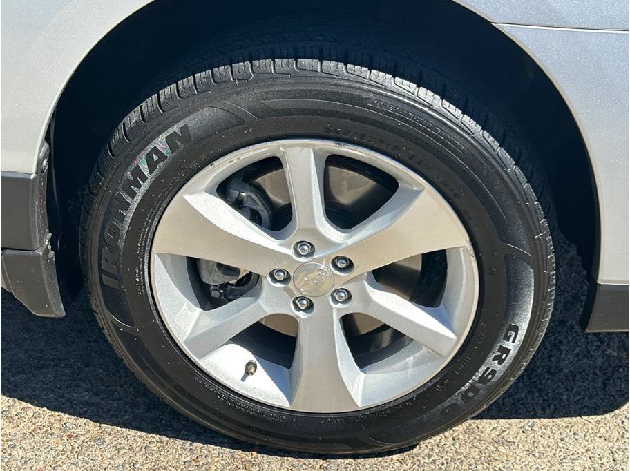 Used 2013 Subaru Outback 3.6R Limited AWD/4WD image 10