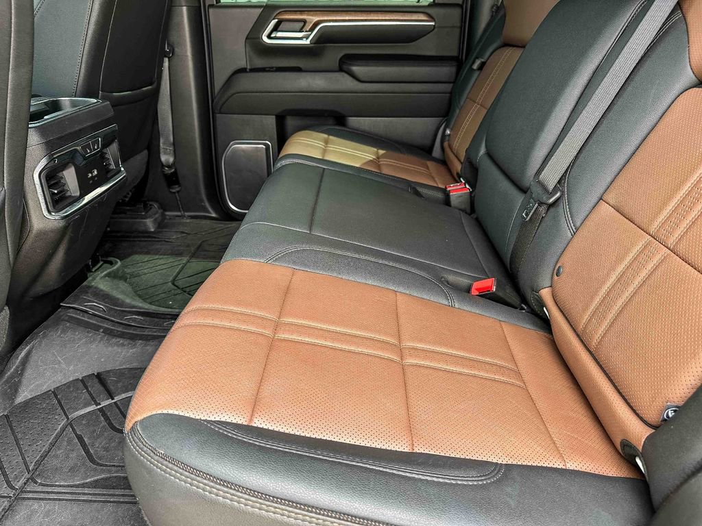 Used 2024 Chevrolet Silverado 3500 High Country w/ Technology Package AWD/4WD image 18