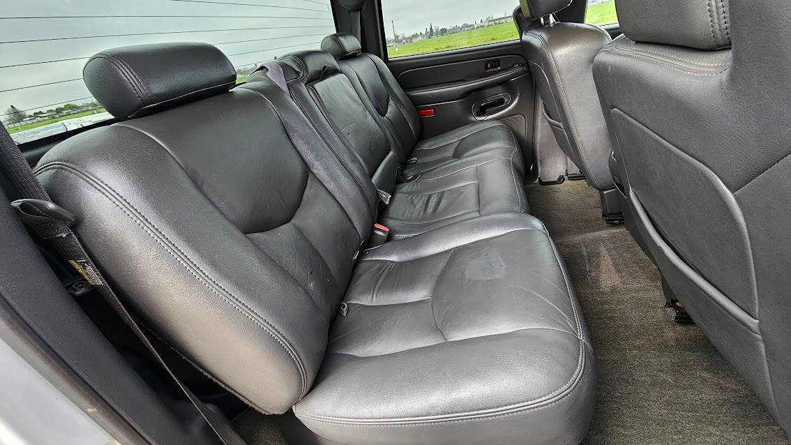 Used 2004 Chevrolet Silverado 2500 LT w/ Skid Plate Package image 19
