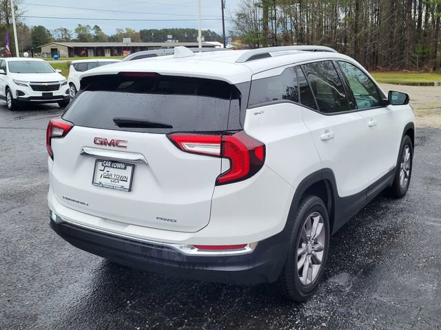 Used 2024 GMC Terrain SLT image 2