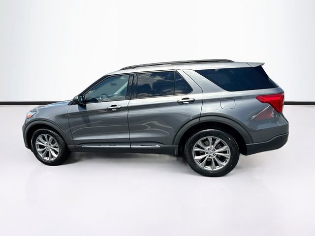 Used 2021 Ford Explorer XLT w/ Equipment Group 202A AWD/4WD image 4