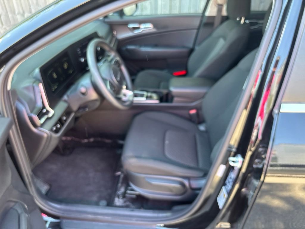 Used 2025 Kia Sportage LX FWD image 9