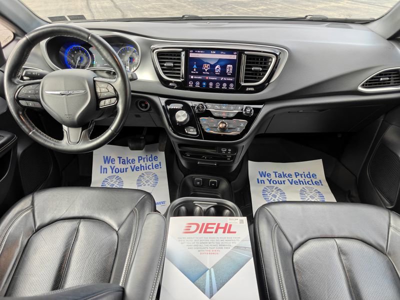 Used 2020 Chrysler Pacifica Touring-L Plus FWD image 25