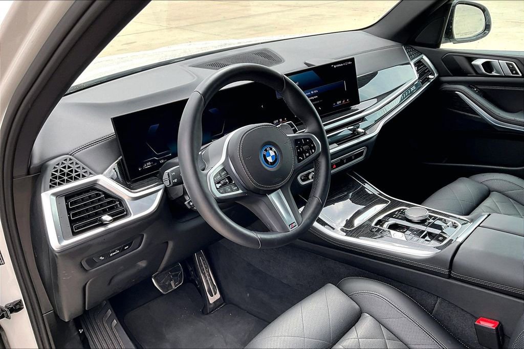 Used 2025 BMW X5 xDrive50e w/ M Sport Package image 14