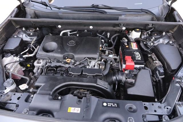 Used 2021 Toyota RAV4 XLE w/ Convenience Package FWD image 29