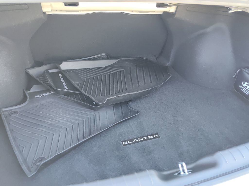 Used 2025 Hyundai Elantra Sport image 6