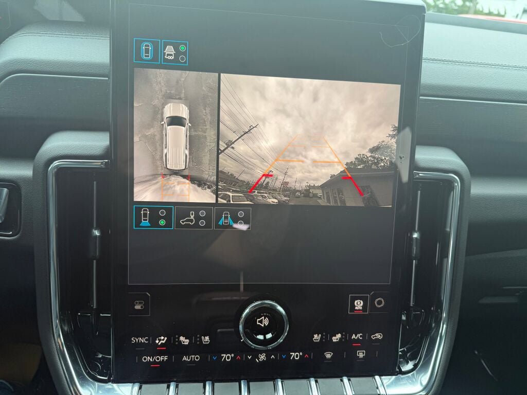 Used 2026 GMC Yukon XL Denali w/ Sun & Power Step Package AWD/4WD image 21