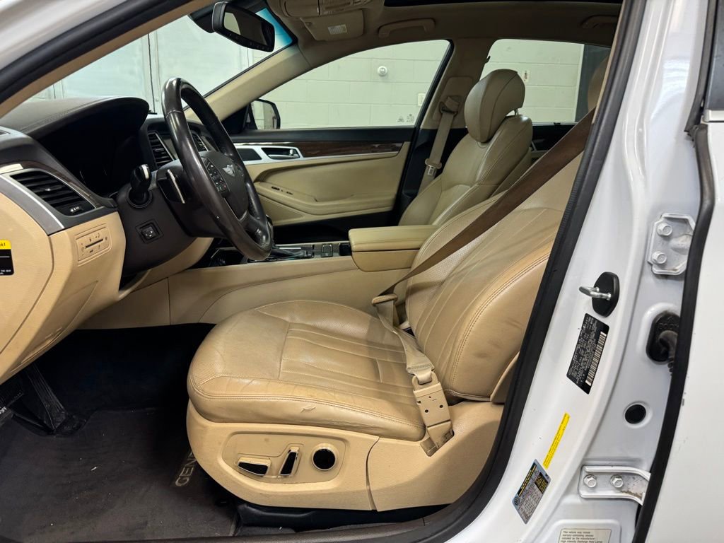 Used 2015 Hyundai Genesis 3.8 w/ Option Group 02 image 12