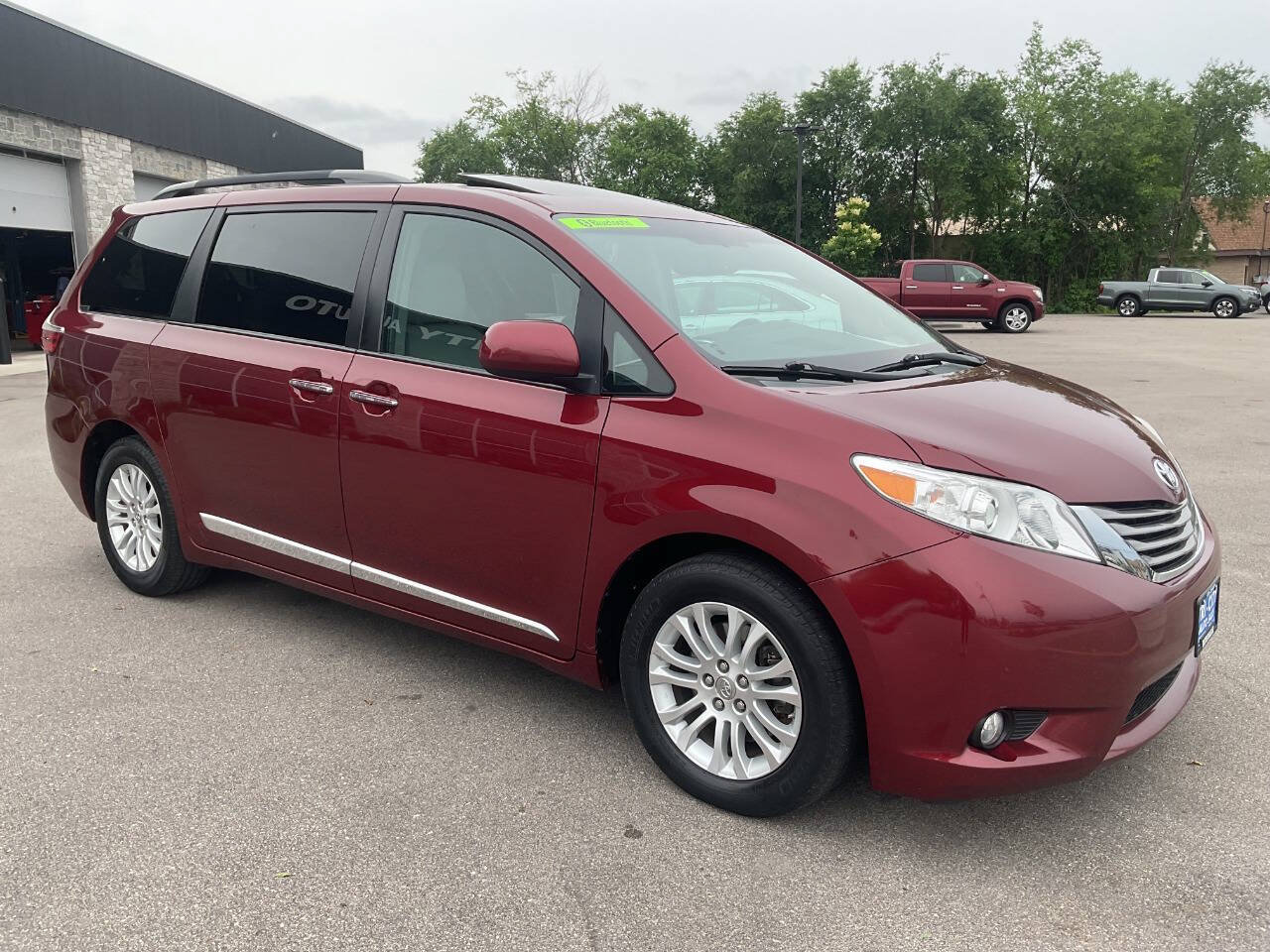 Used 2015 Toyota Sienna XLE FWD image 10