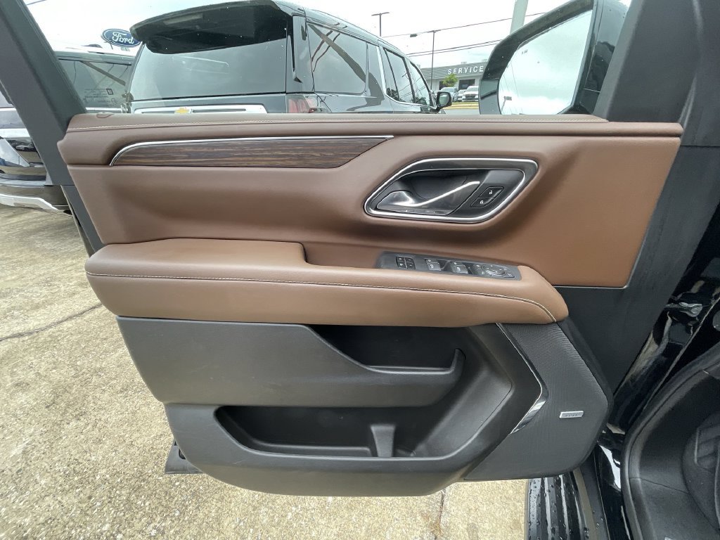 Used 2024 Chevrolet Suburban High Country w/ Advanced Technology Package AWD/4WD image 23