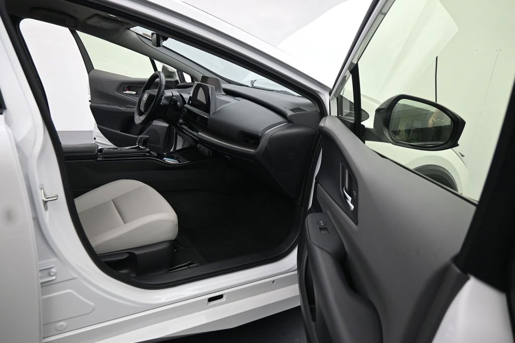 Used 2024 Toyota Prius XLE FWD image 23