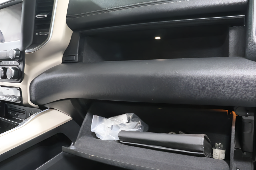 Used 2019 RAM 1500 Laramie AWD/4WD image 29