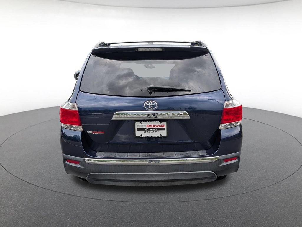 Used 2012 Toyota Highlander SE w/ Tow Pkg FWD image 4