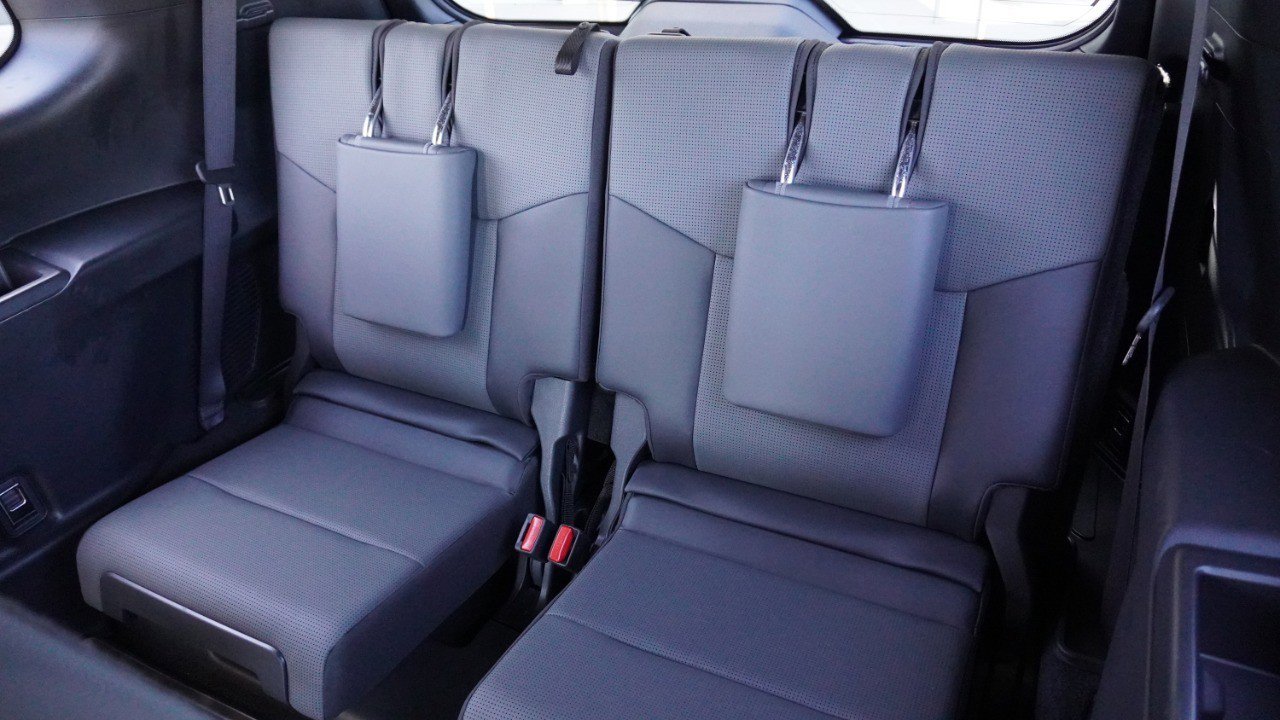 Used 2025 Lexus GX 550 w/ Accessory Package (2T) AWD/4WD image 36