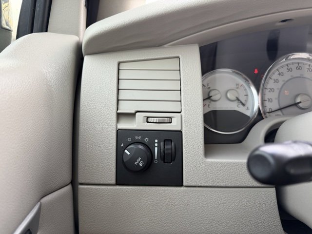 Used 2008 Chrysler Aspen Limited image 19