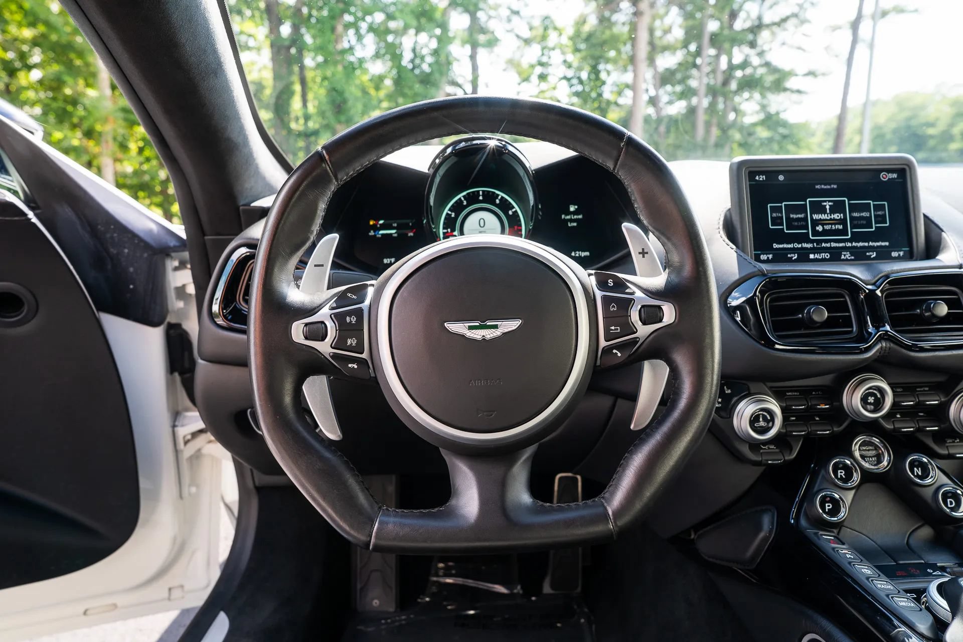 Used 2019 Aston Martin V8 Vantage Coupe RWD image 29