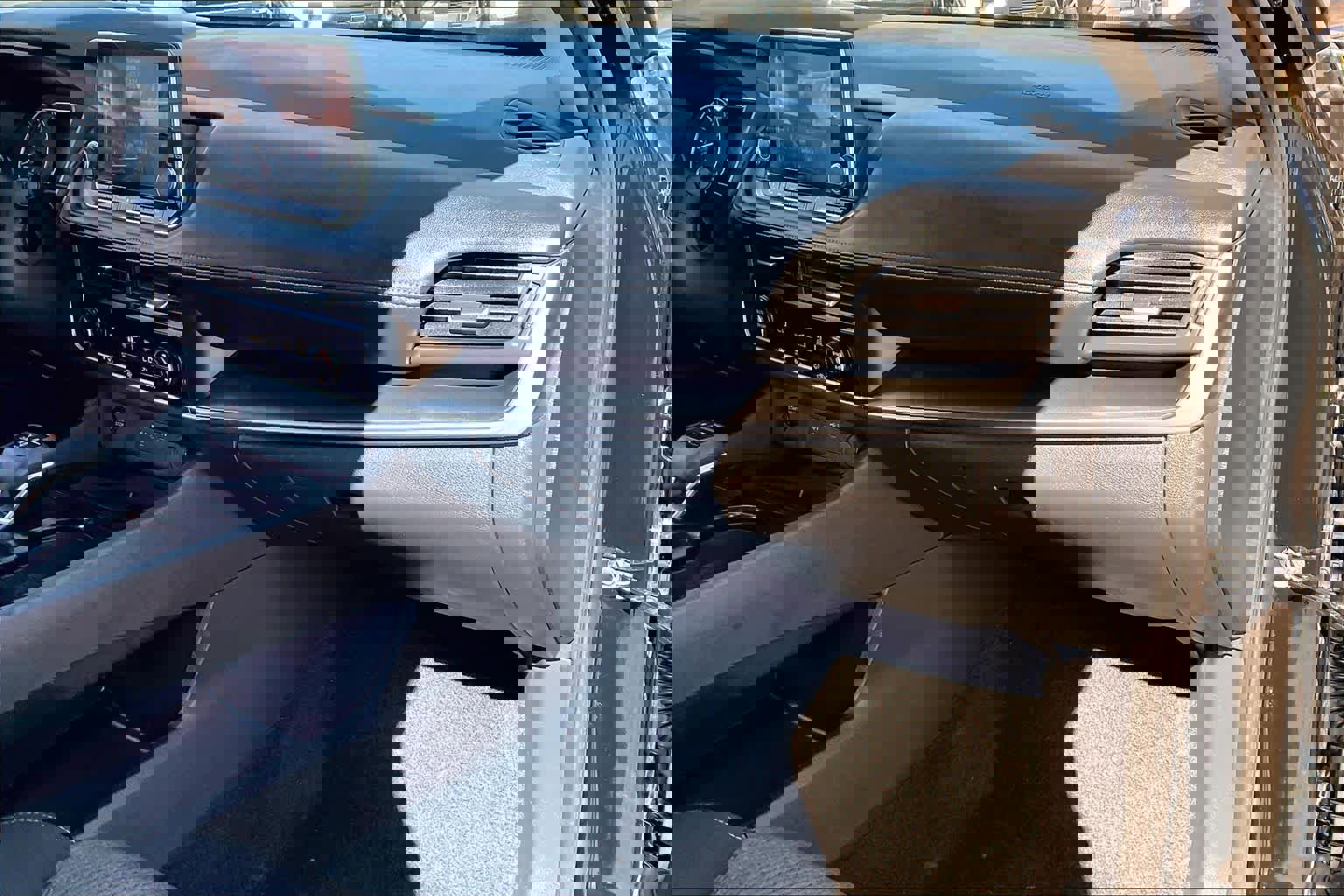 Used 2025 Nissan Rogue SV image 19