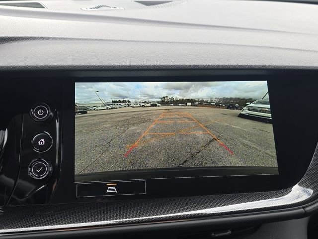 Used 2023 Buick Envision Essence image 33