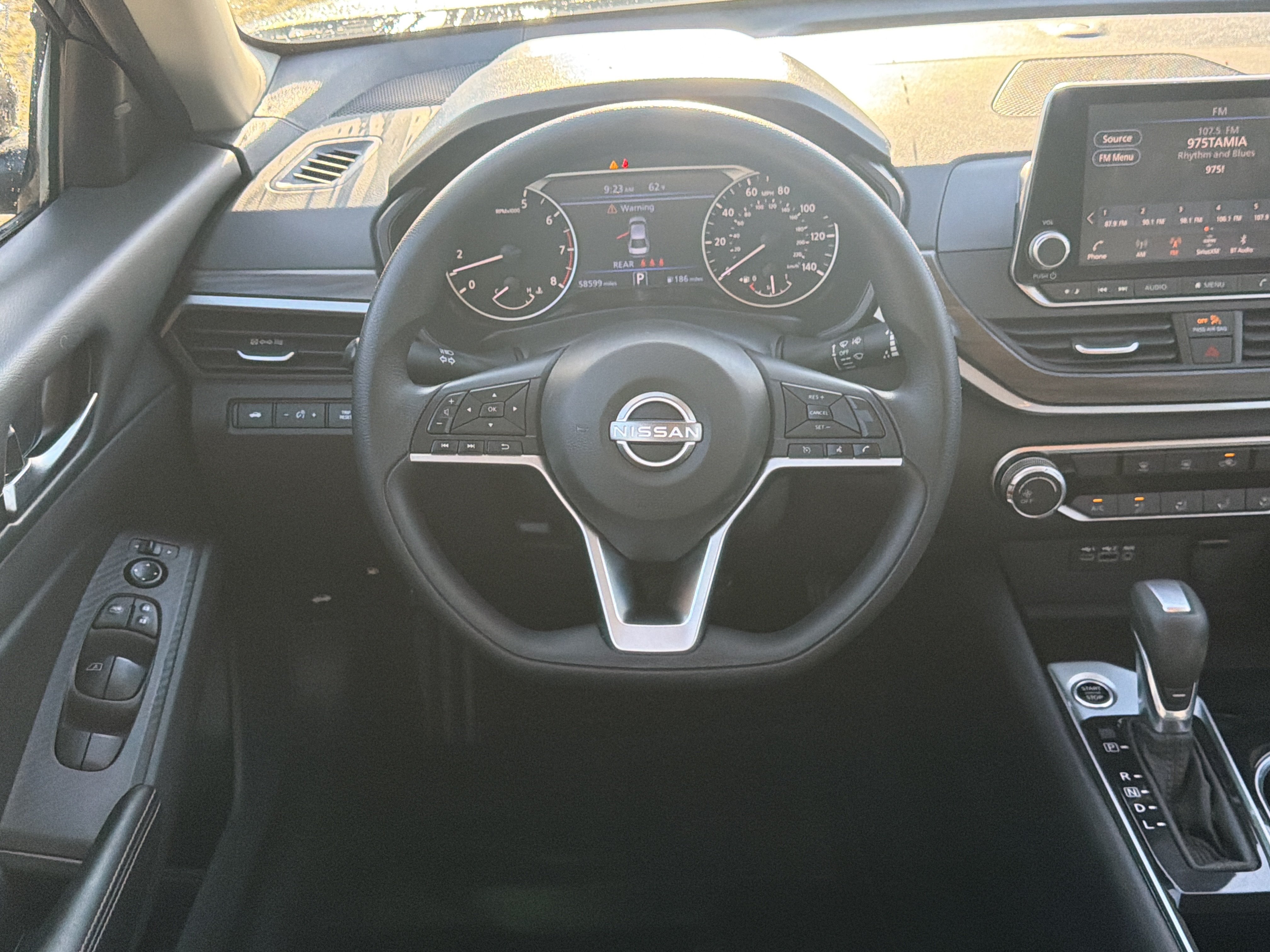 Used 2024 Nissan Altima 2.5 SV FWD image 23